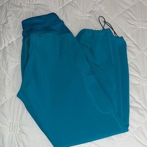 Women’s petite scrubs size small